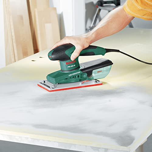 Bosch DIY Schwingschleifer PSS 300 AE, Schleifblatt P120, Bosch Microfilter, Koffer (250 W, Schwingzahl 14.000-24.000 min-1, Schleiffläche rechteckig 262 cm² (114 x 230 mm))