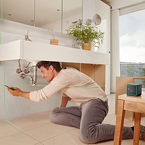 Bosch Kreuzlinienlaser Quigo Green mit Universalklemme MM 2 (grüner Laser für bessere Sichtbarkeit, Gehäuse aus recyceltem Kunststoff)