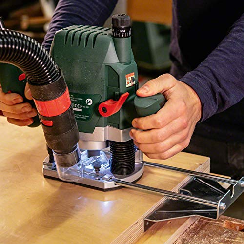 Bosch DIY Oberfräse POF 1400 ACE, Absaugadapter, Gabelschlüssel, Kopierhülse, Nutfräser, Parallelanschlag, Zentrierstift, 3 Spannzangen, Koffer (1400 W, Werkzeugaufnahme 6 mm)