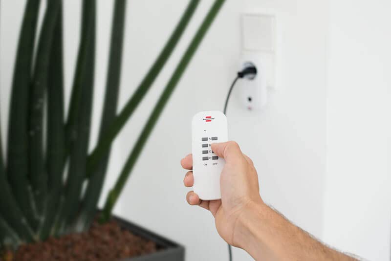 6er Packung Brennenstuhl Adapterstecker Schutzkontakt mit Schalter, 1508070